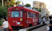 住吉大社前に停車する阪堺電車(2020年9月21日、読者提供：大阪市住吉区)