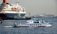 横浜市港湾局のパトロール艇(2021年4月20日、横浜市中区)
