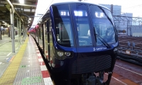 海老名駅に停車する相鉄21000系車両(2021年11月3日)