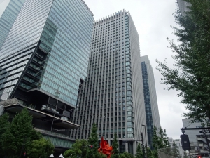 日本政策投資銀行本店(中央、2017年8月20日)
