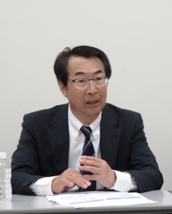 藤井社長は、テスト事業の自動化に至る背景を自身の経験に基づき丁寧に解説した