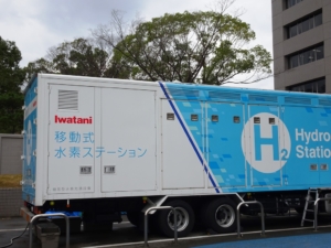 イワタニの移動式水素ステーション(2023年12月25日、福岡県庁)